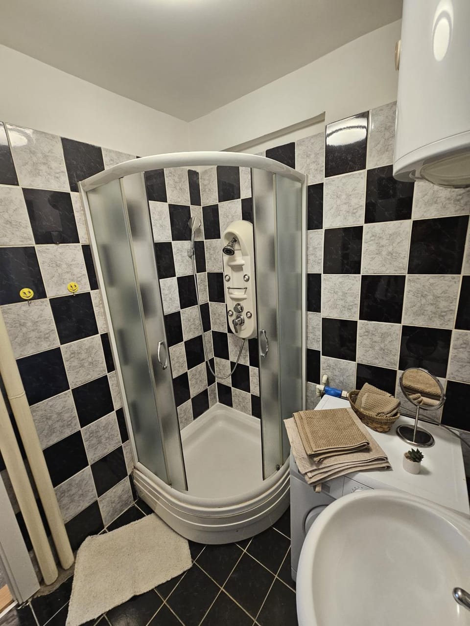 Shower, Toilet, Bathroom, towels