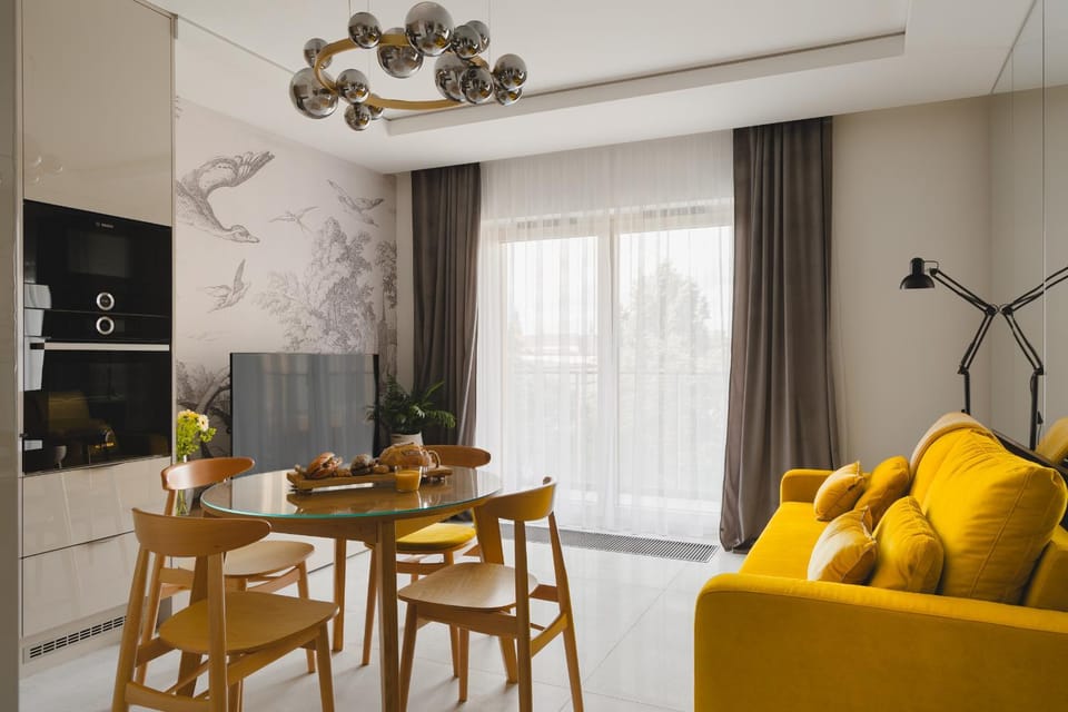 Communal lounge/ TV room, TV and multimedia, Living room, Seating area, Dining area, Evening entertainment