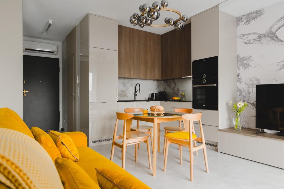 TV and multimedia, Kitchen or kitchenette, Living room, Seating area, Dining area