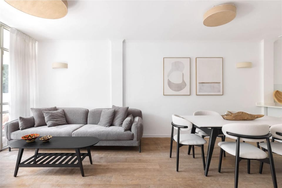 Quiet Apartment steps from the Beach with Parking Apartment in Tel Aviv-Yafo
