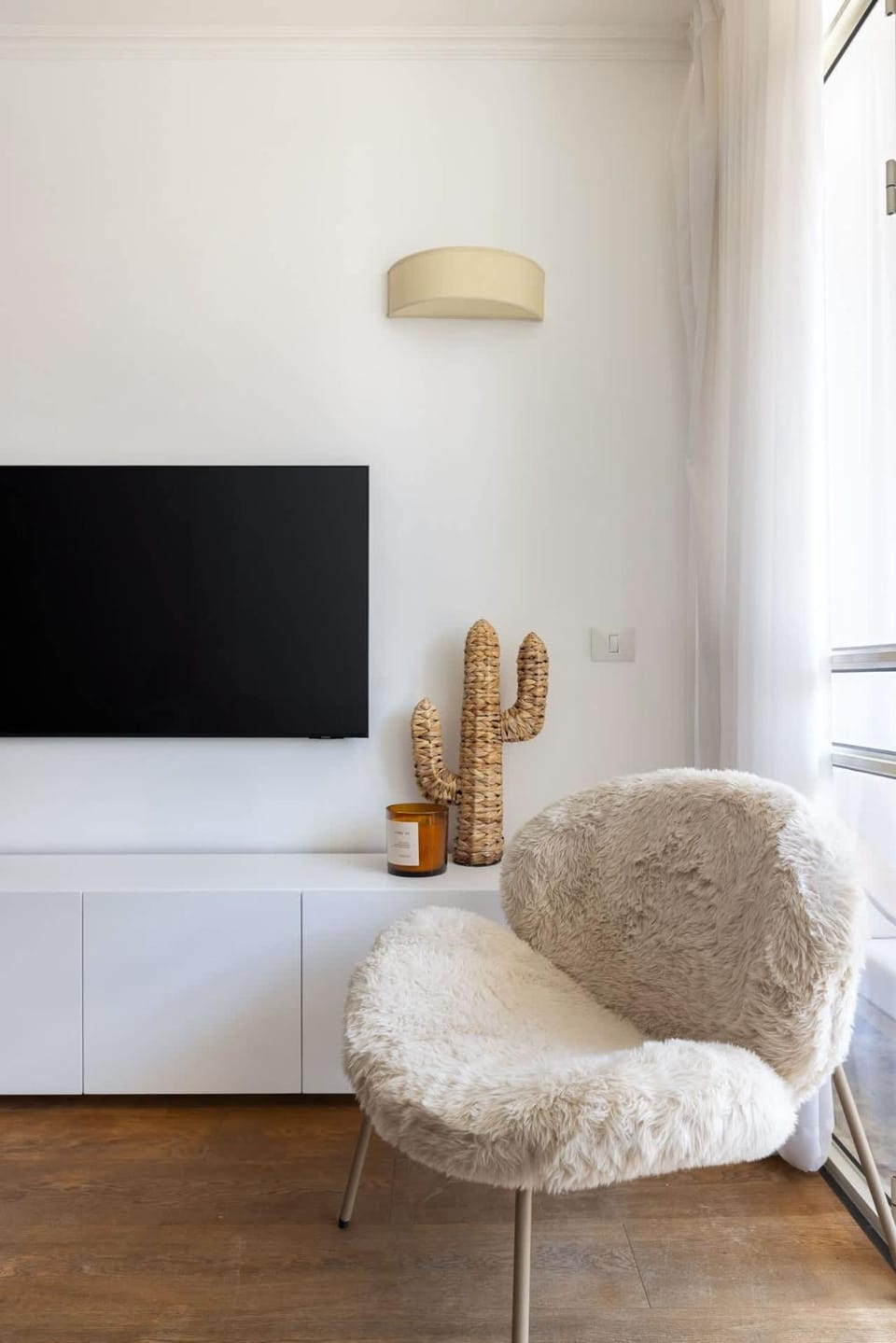 Quiet Apartment steps from the Beach with Parking Apartment in Tel Aviv-Yafo