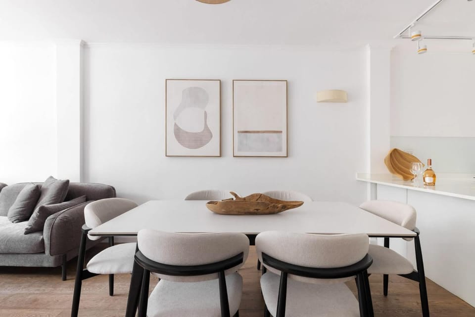 Quiet Apartment steps from the Beach with Parking Apartment in Tel Aviv-Yafo