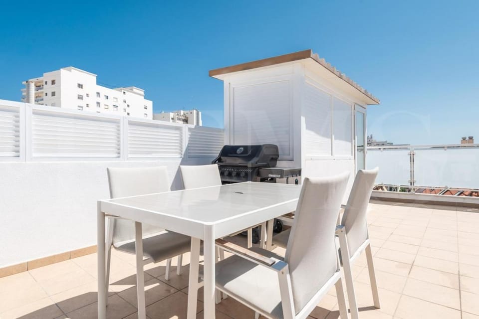 Chic Gem Rooftop terrace with BBQ REMS Apartment in Fuengirola