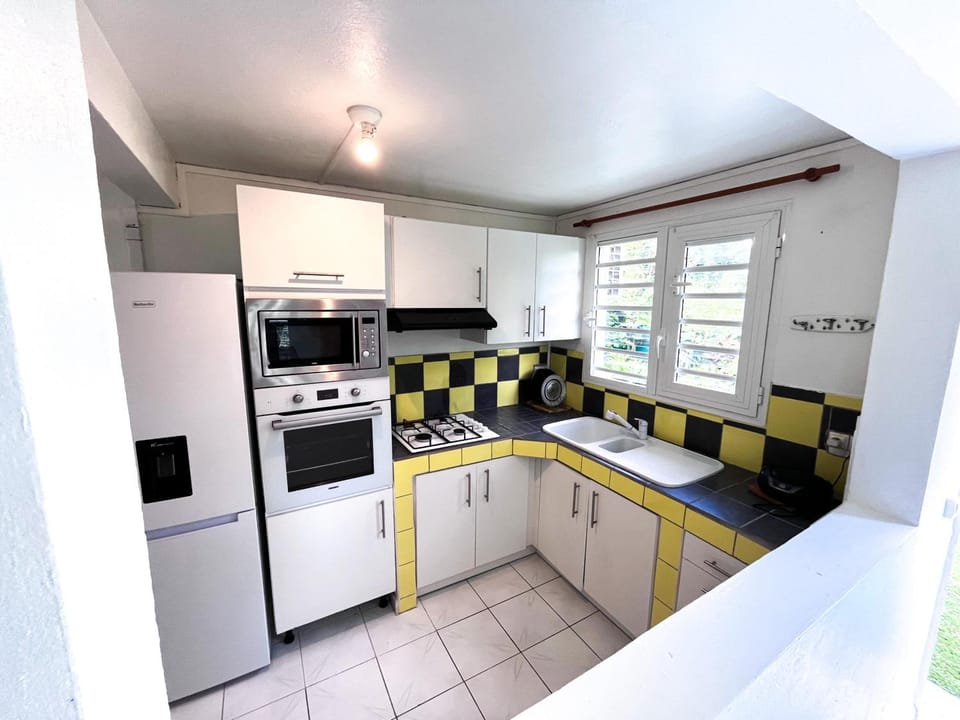 Kitchen or kitchenette, Dining area, oven, stove, toaster