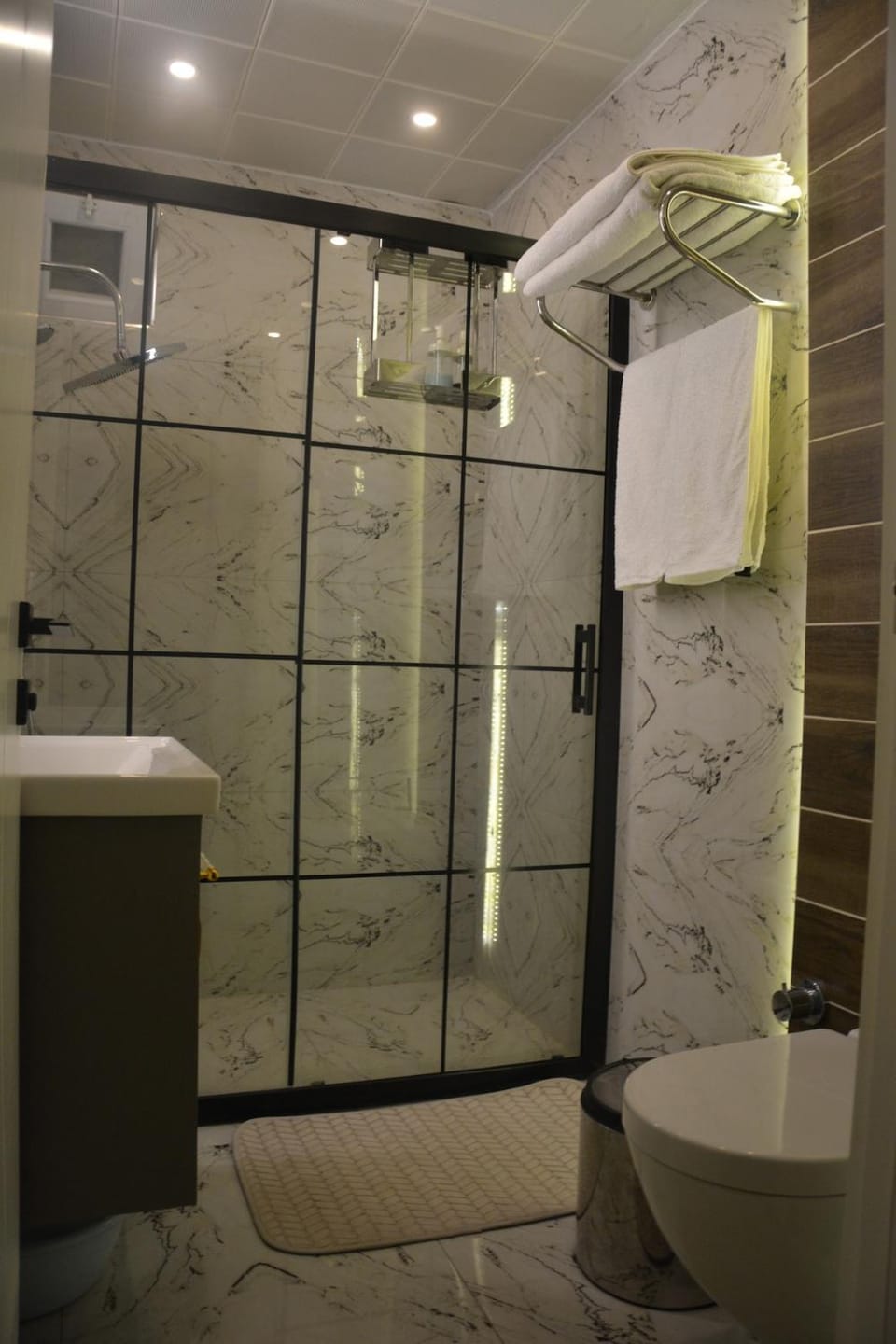Shower, Bathroom, towels