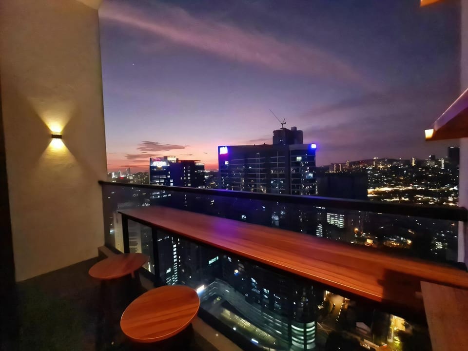 Night, View (from property/room), Balcony/Terrace, City view