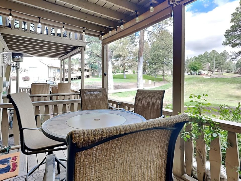Patio, Garden, Golfcourse, Seating area