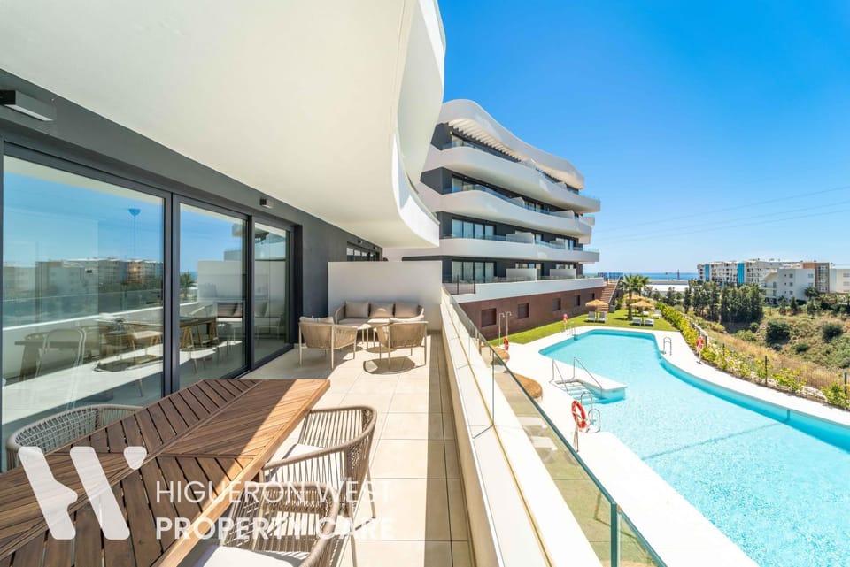 Balcony/Terrace, Pool view, Swimming pool, sunbed