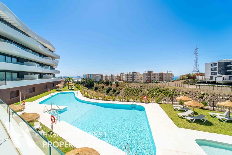 Property building, Day, Pool view, Swimming pool, sunbed