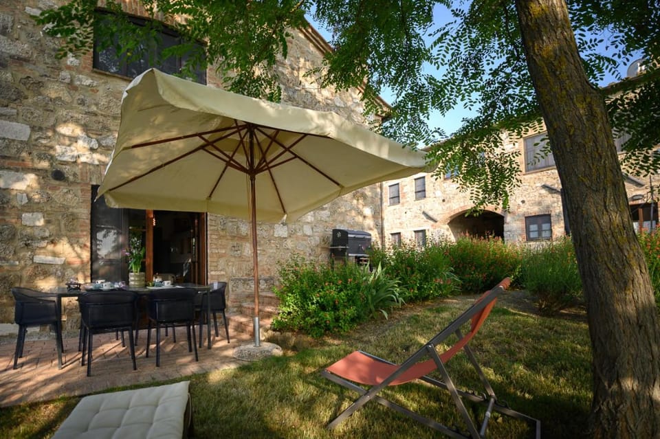 Property building, Patio, Garden, View (from property/room), Dining area