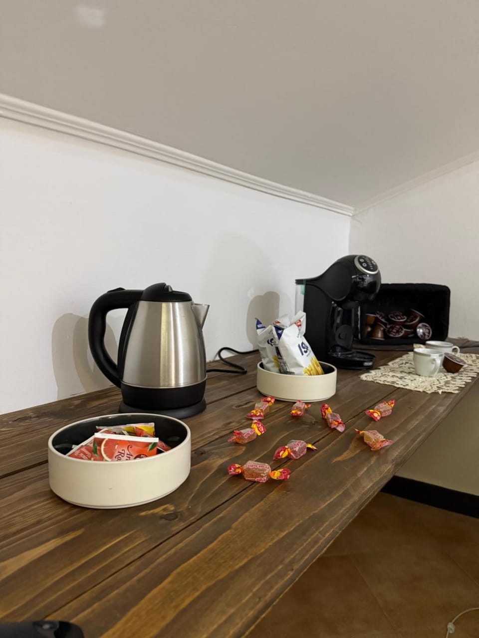 Coffee/tea facilities, Food and drinks