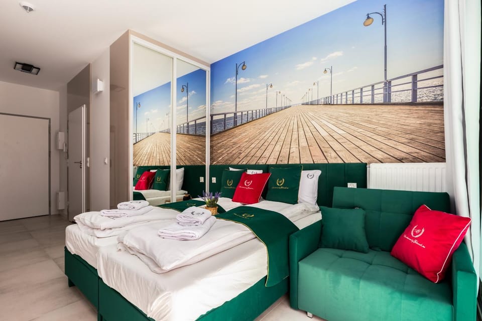 Bed, Photo of the whole room, Seating area, Bedroom, towels