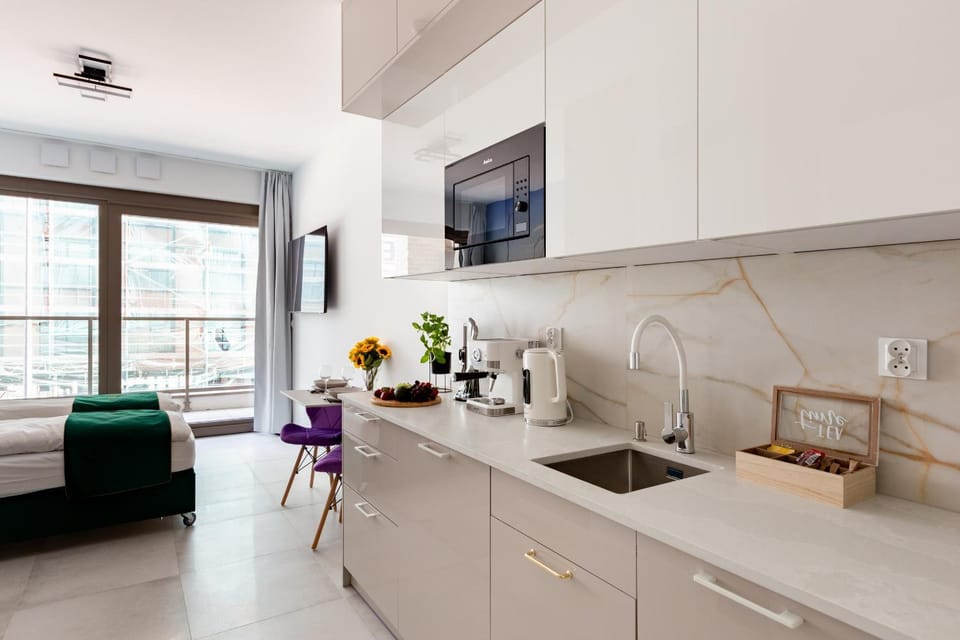 TV and multimedia, Coffee/tea facilities, Kitchen or kitchenette, Seating area, stove