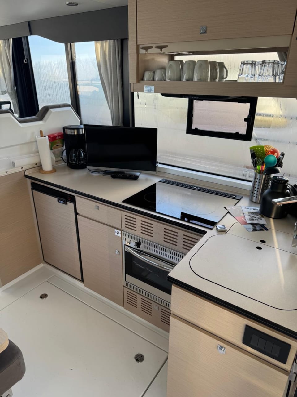 Kitchen or kitchenette, oven, stove