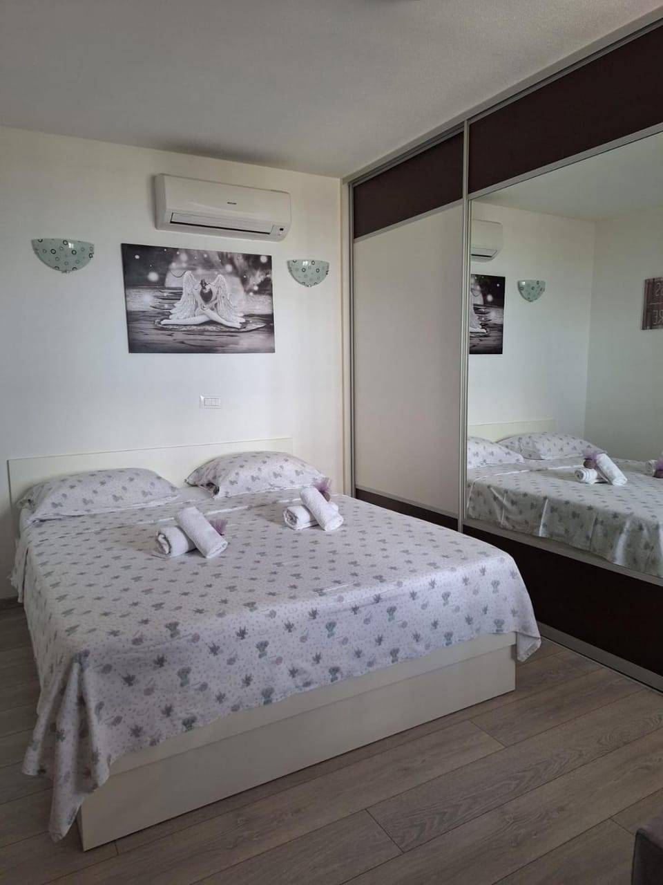 Bedroom, air conditioner