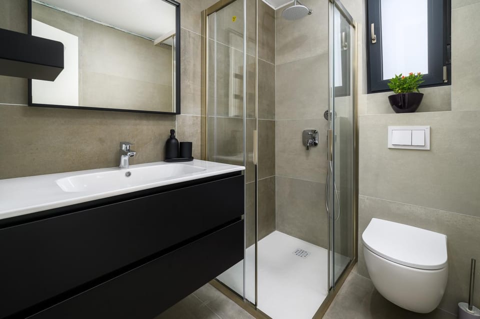 Shower, Toilet, Bathroom