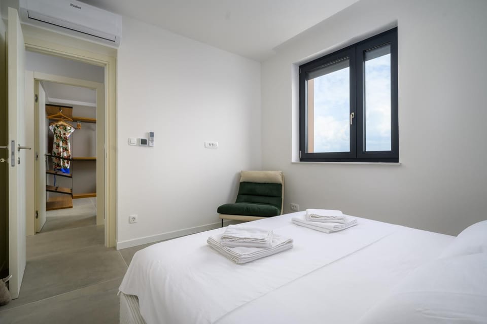 Bed, towels, wardrobe