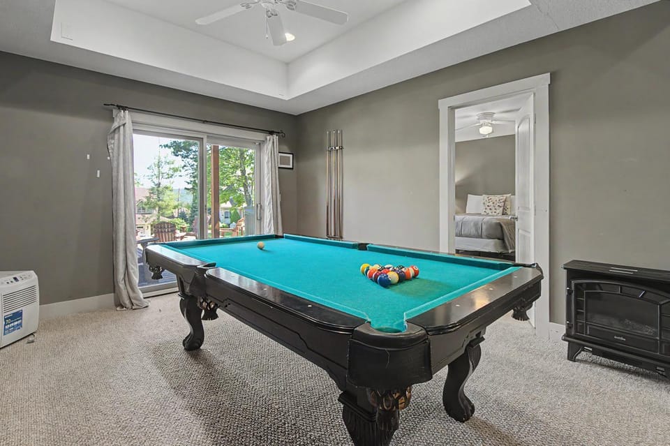 Billiard, Game Room, Balcony/Terrace, Bedroom, fireplace