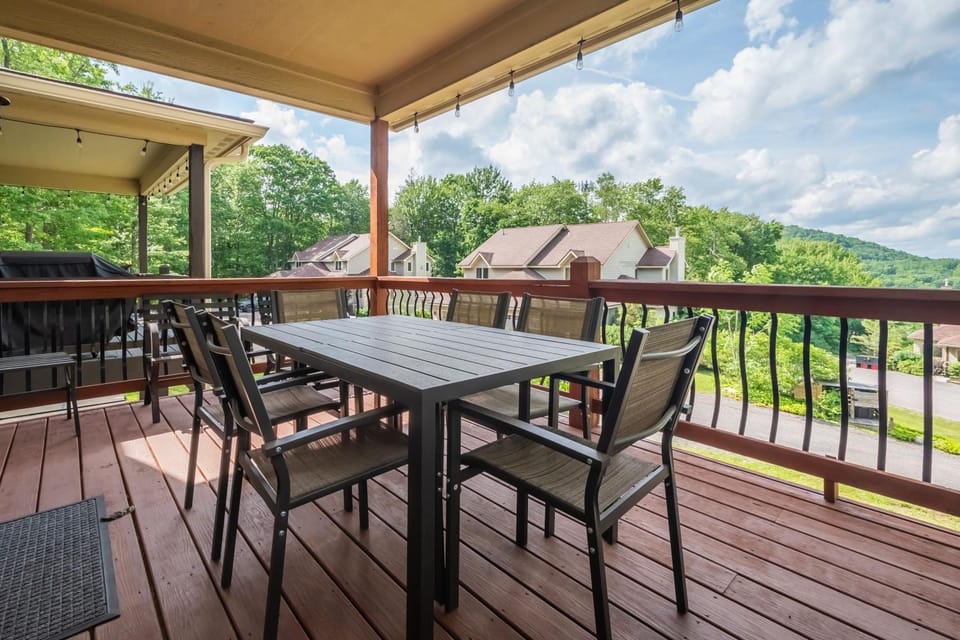 Patio, Natural landscape, View (from property/room), Seating area, Dining area, Garden view, Mountain view