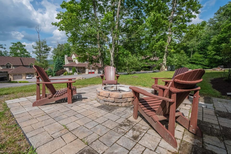 Patio, Natural landscape, Garden, Seating area, fireplace