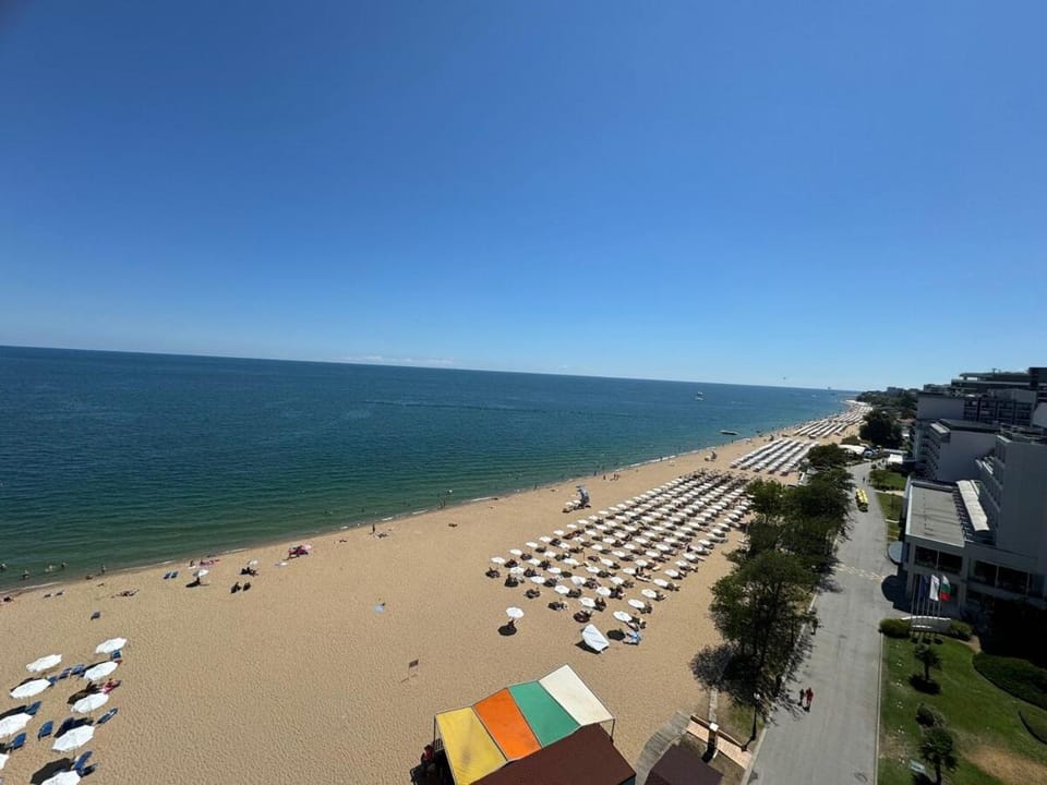 Seaview Studio - 10 meters to the beach Apartment in Varna