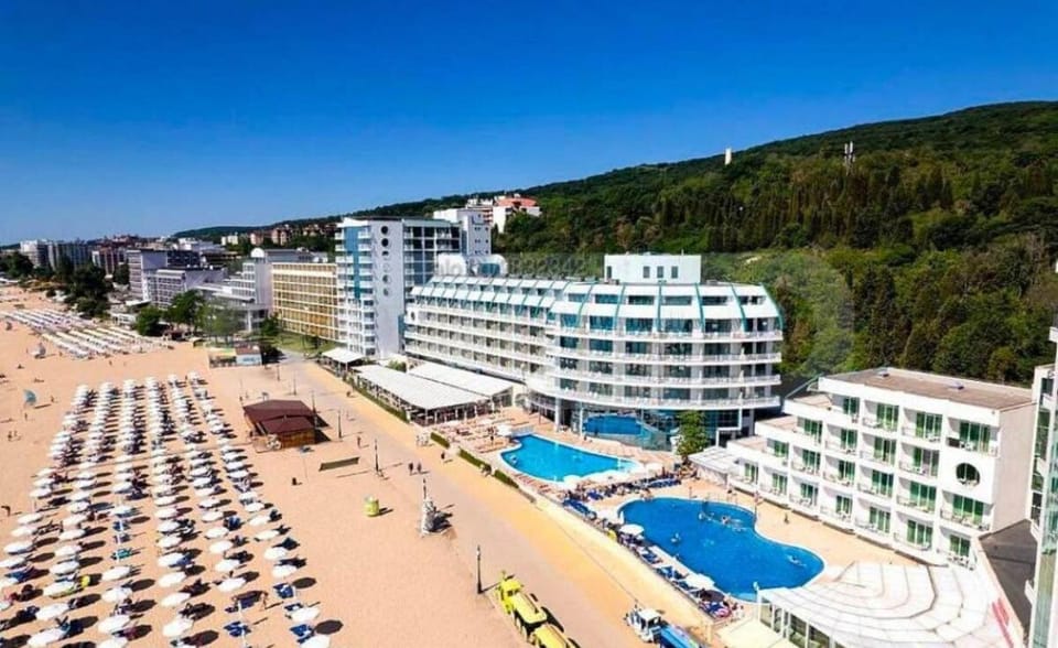 Seaview Studio - 10 meters to the beach Apartment in Varna