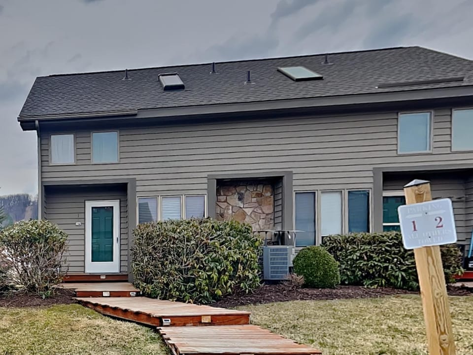 Tahoe Este House in McHenry