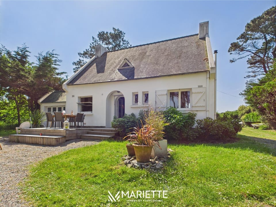 Property building, Facade/entrance, Off site