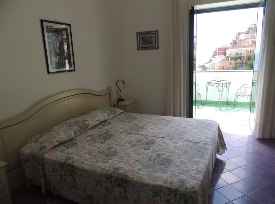 Day, Photo of the whole room