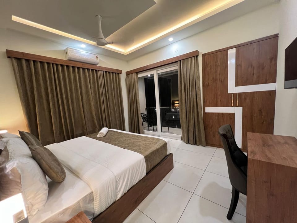 Bed, Photo of the whole room, Bedroom, air conditioner