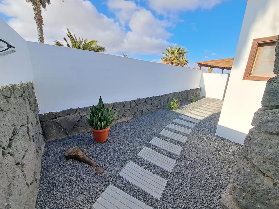 Facade/entrance, Garden