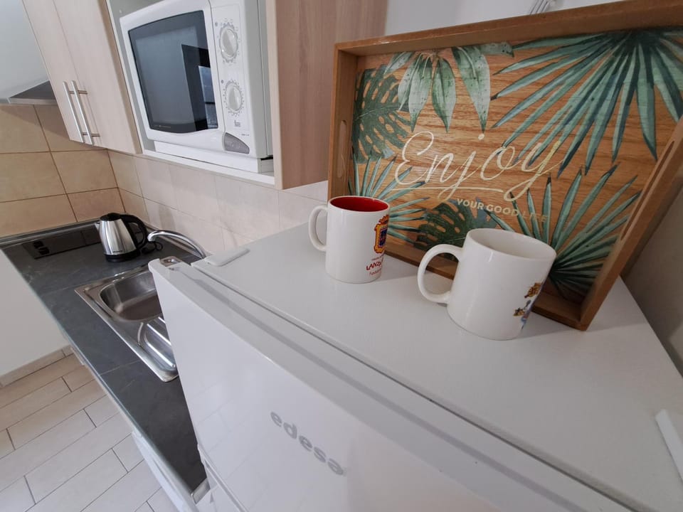 Coffee/tea facilities, Kitchen or kitchenette, Breakfast