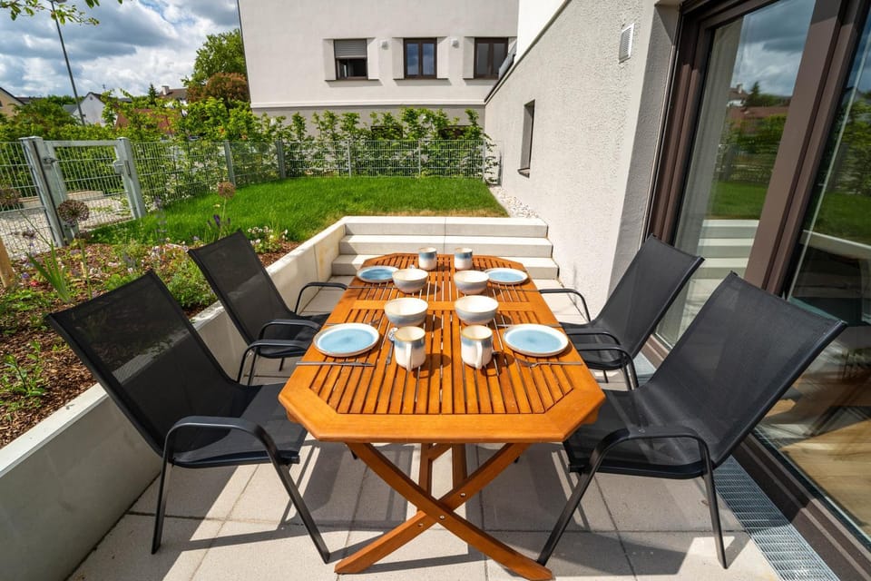Property building, Garden, View (from property/room), Balcony/Terrace, Garden view
