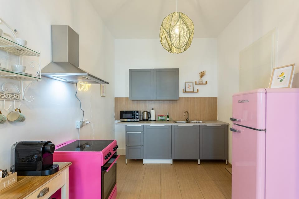 Kitchen or kitchenette, dishwasher, oven, toaster