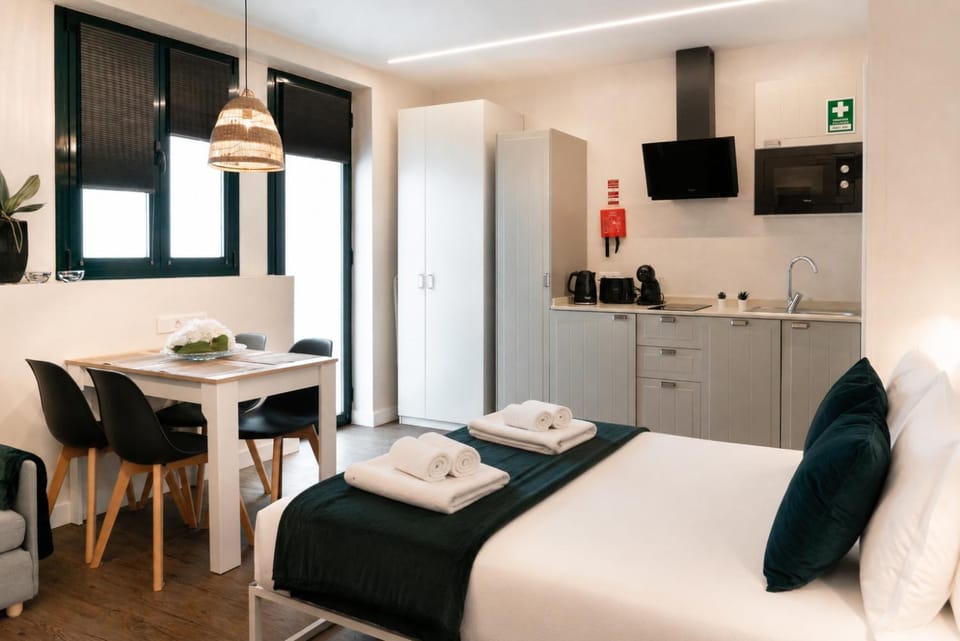 Communal lounge/ TV room, Bed, Kitchen or kitchenette, Living room, Bedroom