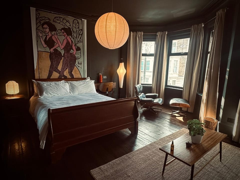 Photo of the whole room, Bedroom