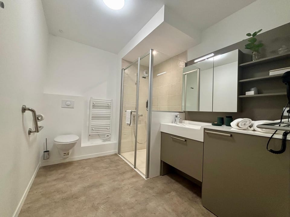 Shower, Toilet, Bathroom