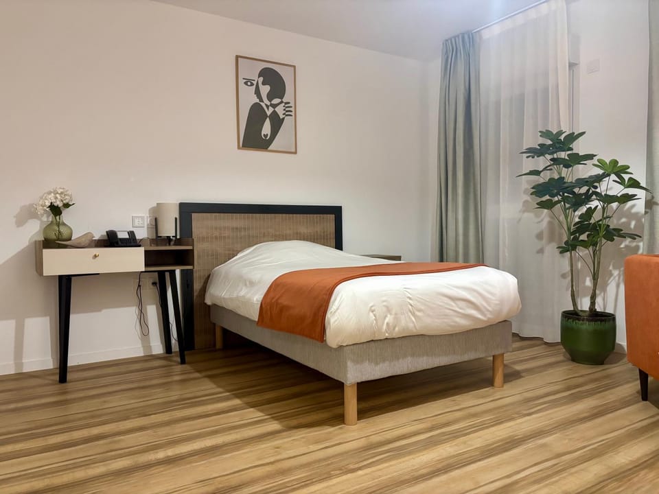 Bed, Photo of the whole room