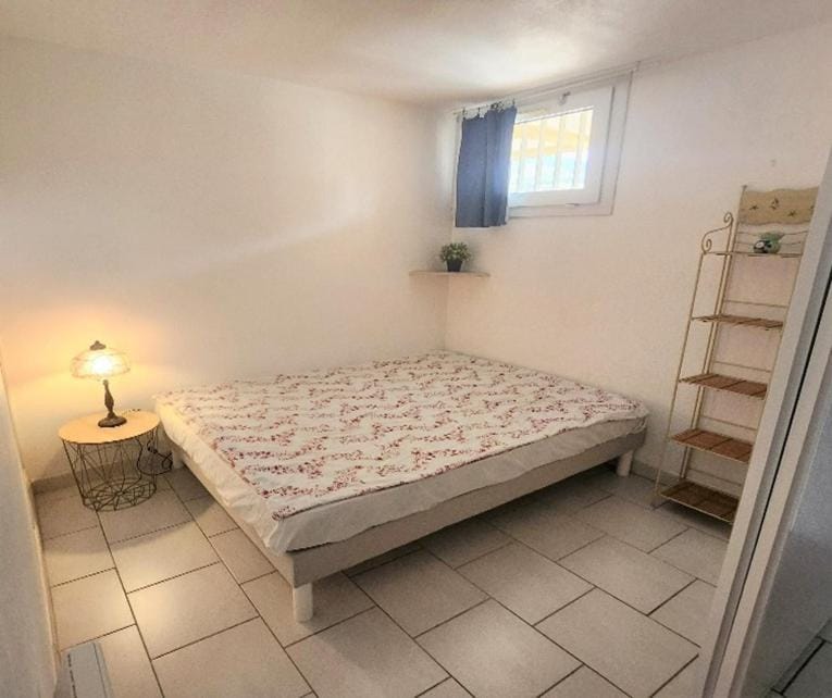 Bed, Photo of the whole room, Bedroom, storage