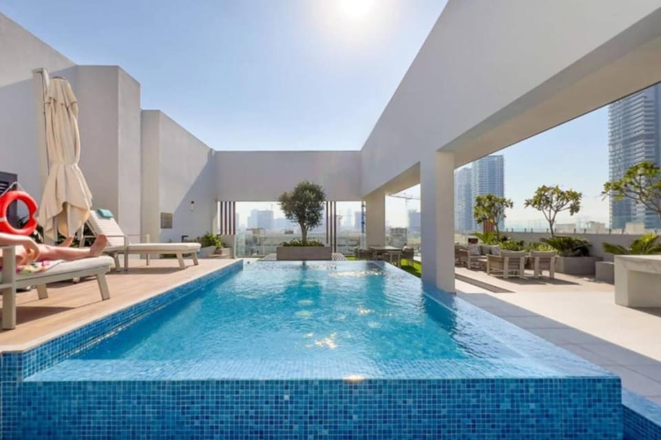 Pool view, Swimming pool, sunbed