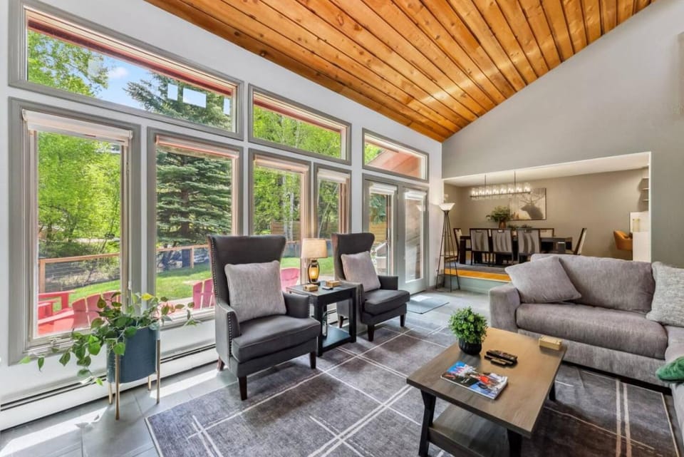 EagleVail Alpine Escape Riverside Luxe W Spa House in Eagle County