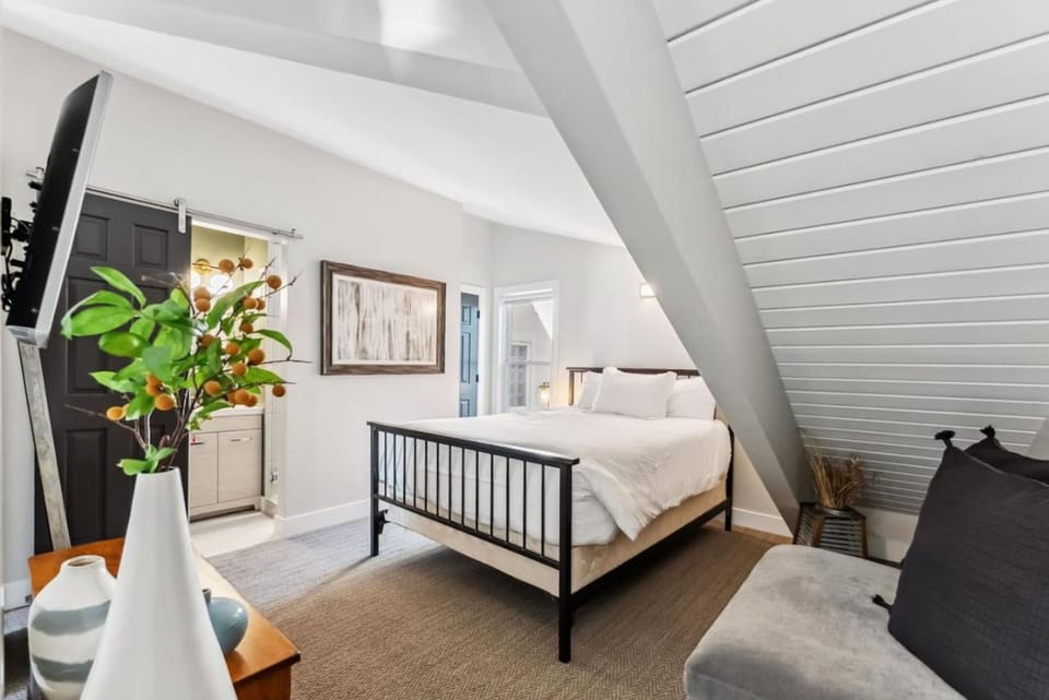 Matterhorn Haven LUXE Vail Retreat w Hot Tub House in Vail