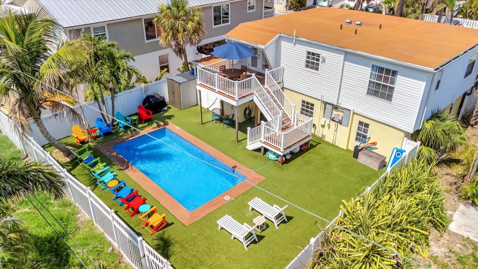 Property building, Patio, Swimming pool, sunbed