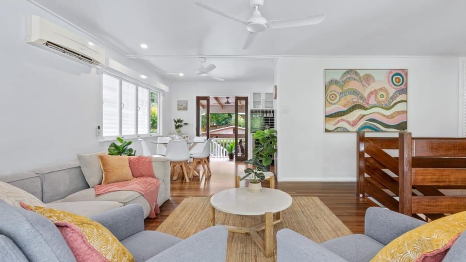 Botanica View Spacious Edge Hill Home with Pool and Views House in Edge Hill