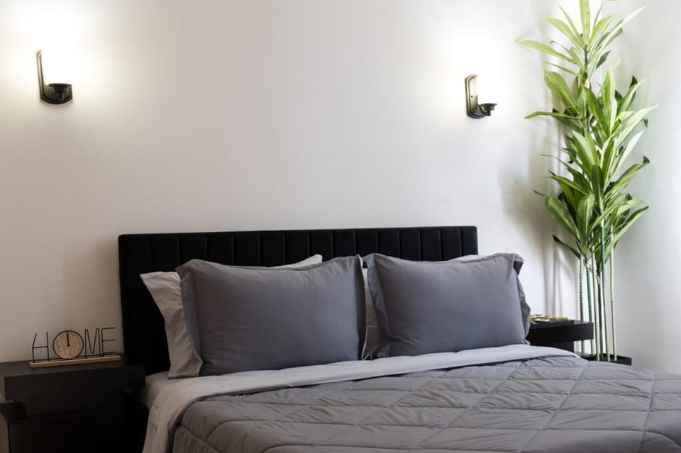 2BR • Newly Furnished Modern Apt • Near O'Hare Apartment in Chicago