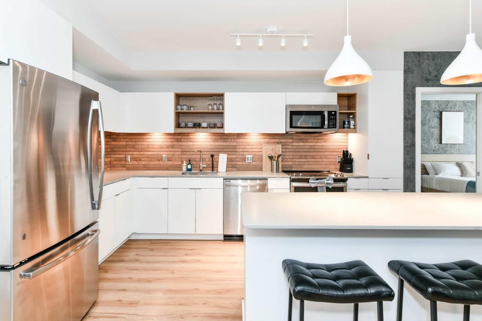 Urban 2BR Oasis with Scenic Rooftop and Gym Apartment in Crystal City