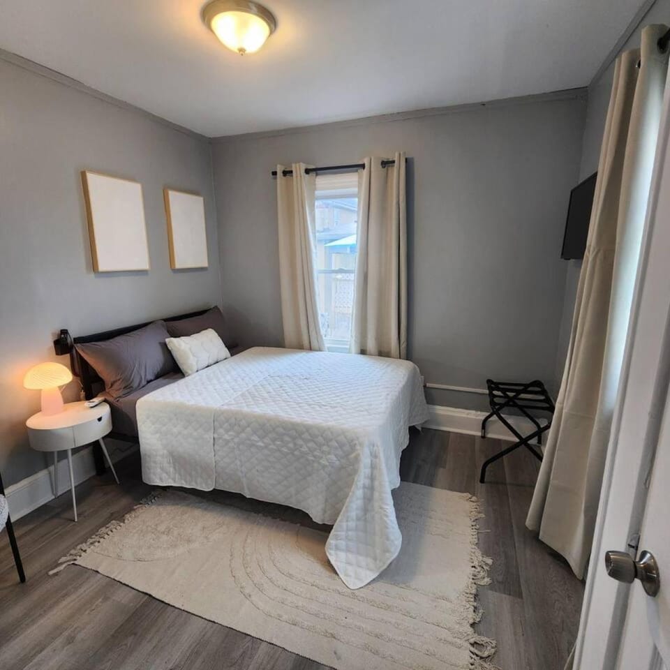 Bus Train 2 NYC Spacious 4BR SH Apartment in Hackensack