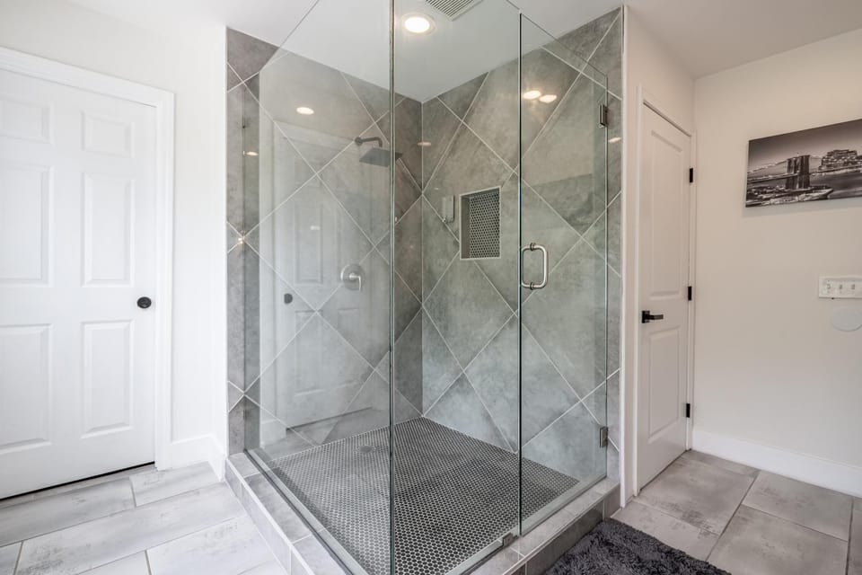 Top Level - Atlanta MBS Apartment with Private Hot Tub Apartment in Atlanta