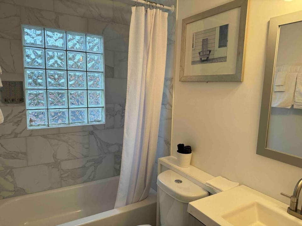 Top Level - Atlanta MBS Apartment with Private Hot Tub Apartment in Atlanta