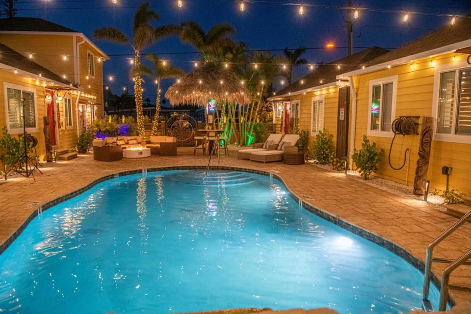 Sleeps 24 Steps to the Beach Heated Pool 7BR 7BA Villa in Madeira Beach